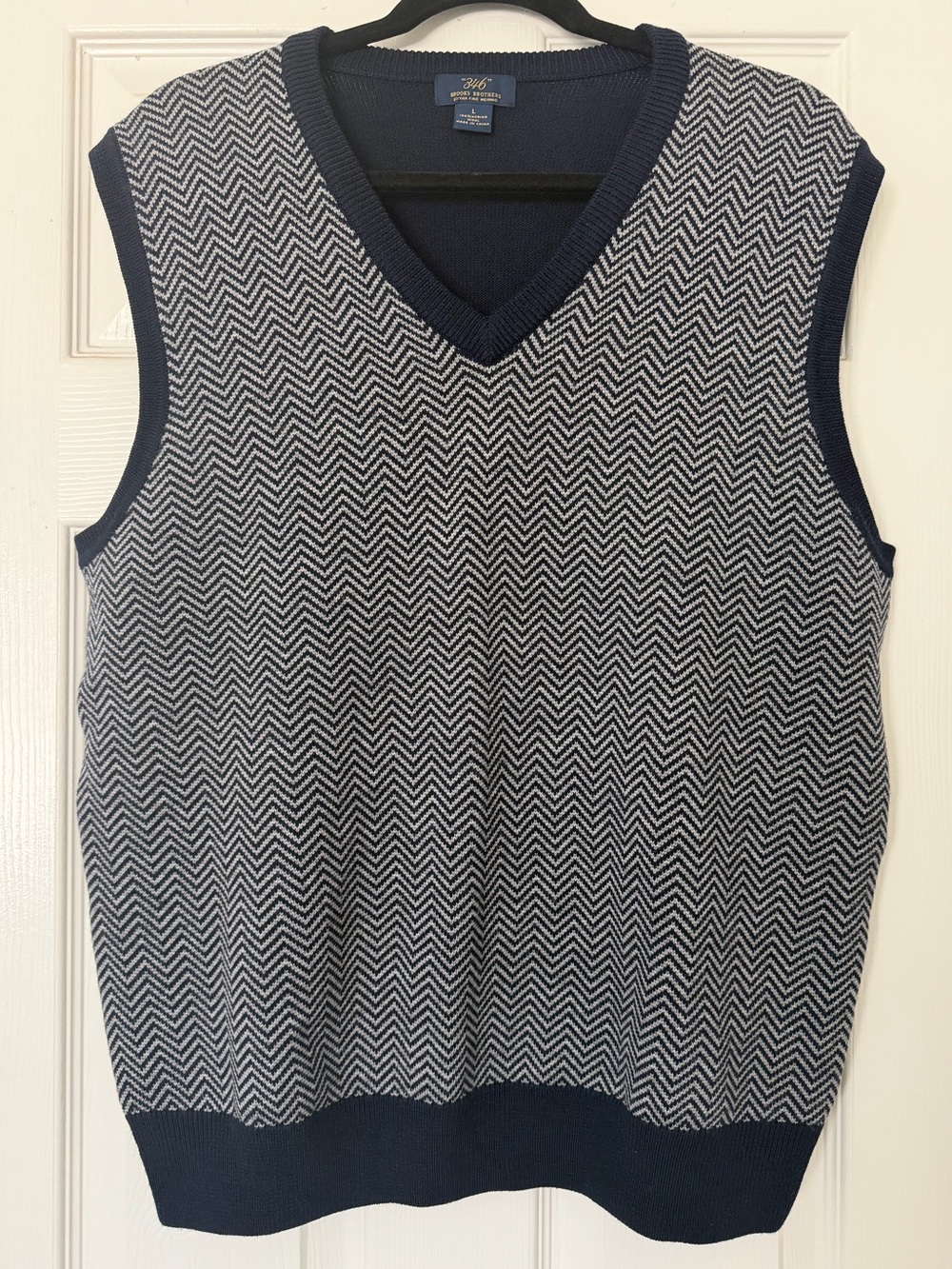 Brooks Brothers 346 Merino Wool v-neck Sweater Vest
